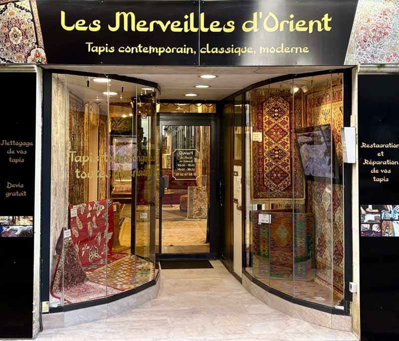 Les Merveilles d’Orient : vente, restauration, réparation et nettoyage de tapis sur Saumur et dans toute la France : Venez découvrir un large choix de tapis d’Orient à notre boutique au 25 Rue Saint-Jean à Saumur. Le vendeur Charles Laroche gérant du magasin sera vous accueillir avec un grand plaisir pour des renseignements ou pour des achats. Déplacement dans toute la France et envoie dans toute l’Europe. Nos équipes se déplacent pour redonner vie à vos textiles les plus précieux :  dépoussiérage / dessablage  et nettoyage de tapis. Restauration de tapis et tapisserie, réparation de lisières, franges, relainage. Création de teinte, recolorisation des couleurs, traitement des trames. Les Merveilles d’Orient : vente, restauration, réparation et nettoyage de tapis sur Saumur et dans toute la France