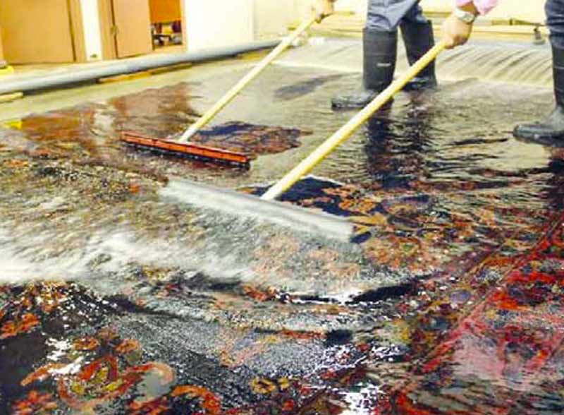 Les Merveilles d’Orient : vente, restauration, réparation et nettoyage de tapis sur Saumur et dans toute la France : Venez découvrir un large choix de tapis d’Orient à notre boutique au 25 Rue Saint-Jean à Saumur. Le vendeur Charles Laroche gérant du magasin sera vous accueillir avec un grand plaisir pour des renseignements ou pour des achats. Déplacement dans toute la France et envoie dans toute l’Europe. Nos équipes se déplacent pour redonner vie à vos textiles les plus précieux :  dépoussiérage / dessablage  et nettoyage de tapis. Restauration de tapis et tapisserie, réparation de lisières, franges, relainage. Création de teinte, recolorisation des couleurs, traitement des trames. Les Merveilles d’Orient : vente, restauration, réparation et nettoyage de tapis sur Saumur et dans toute la France